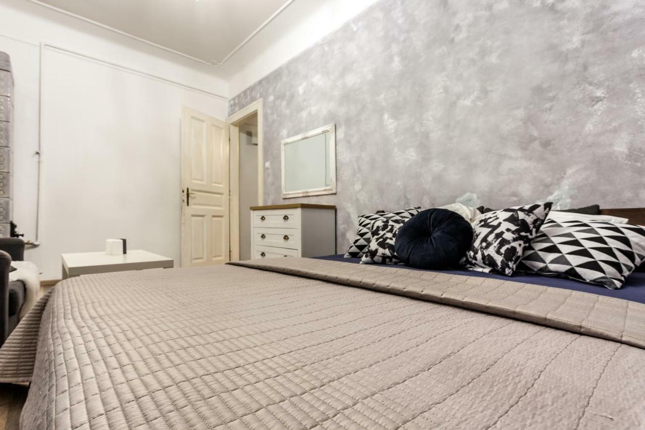 Apartment On Sharanevycha Lviv Eksteriør billede